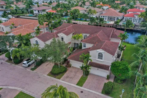 1385 Harbor Vw E, Hollywood FL 33019