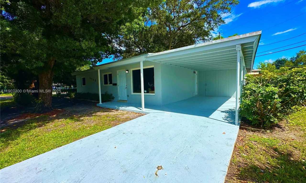 5740 Freedom St, Hollywood FL 33021