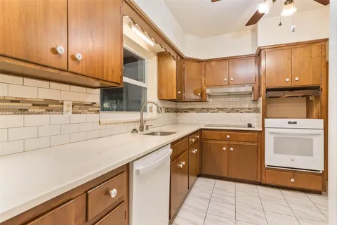 15600 SW 83rd Ave, Palmetto Bay FL 33157