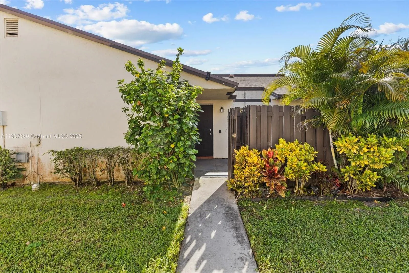 3502 Waterview Cir, Palm Springs FL 33461
