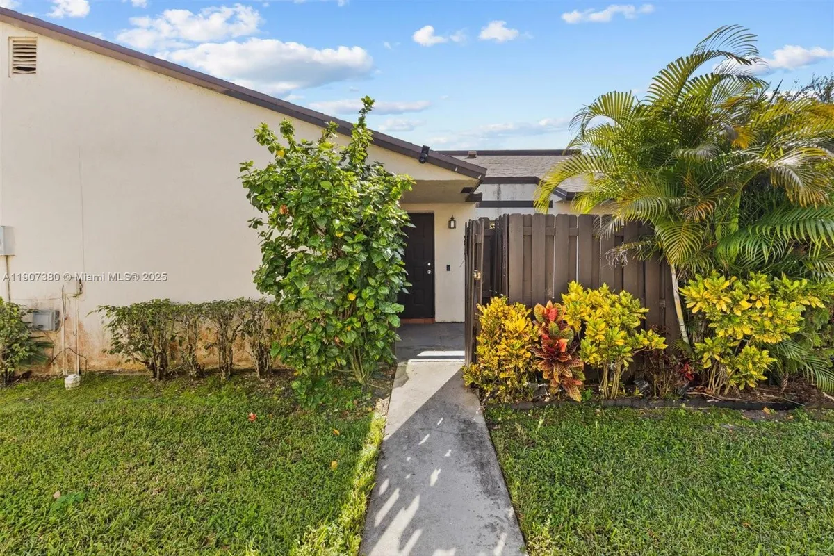 3502 Waterview Cir, Palm Springs FL 33461