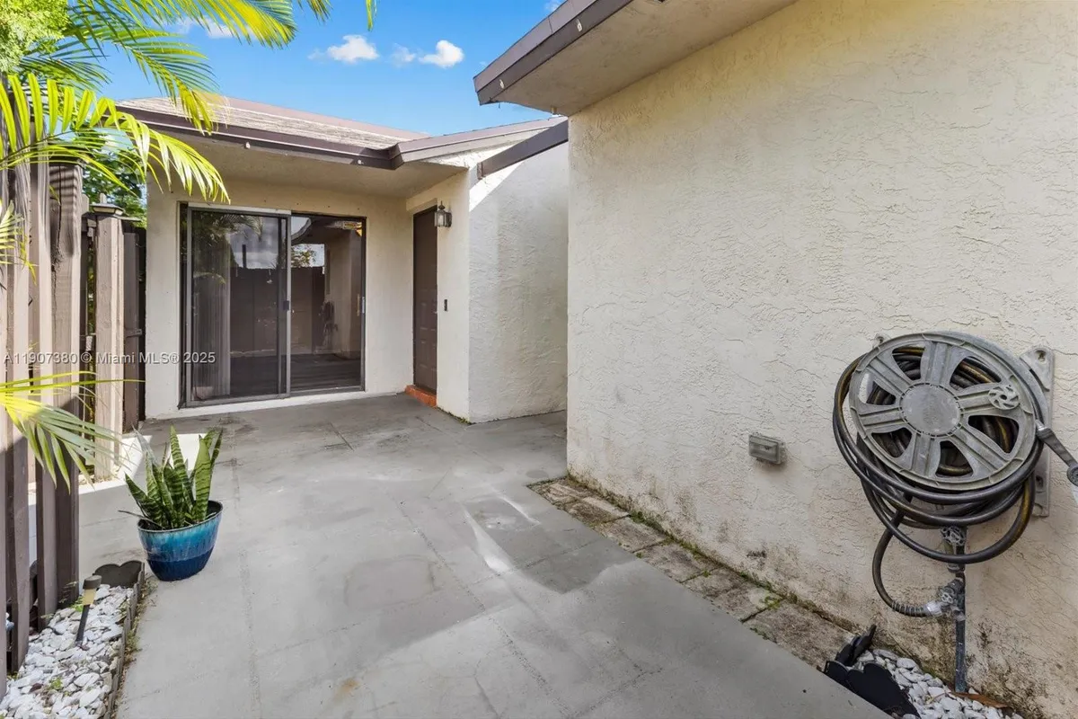3502 Waterview Cir, Palm Springs FL 33461