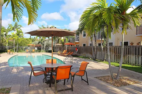 14928 SW 40th St, Miami FL 33185