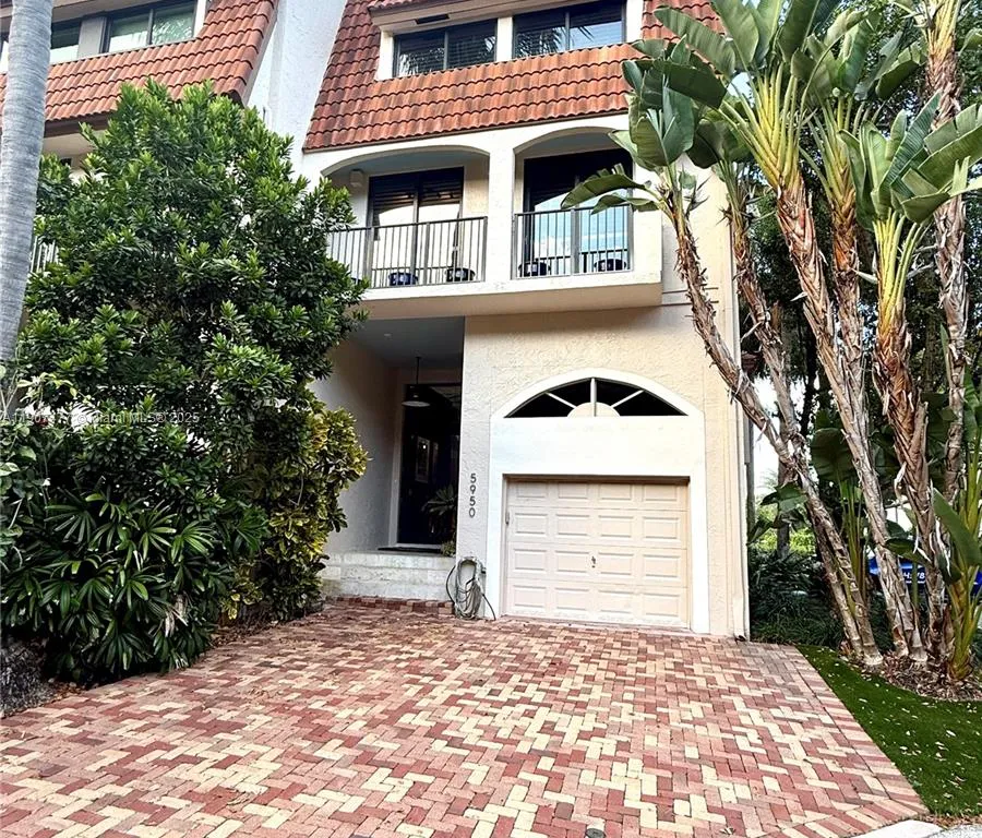 5950 Paradise Point Dr, Palmetto Bay FL 33157
