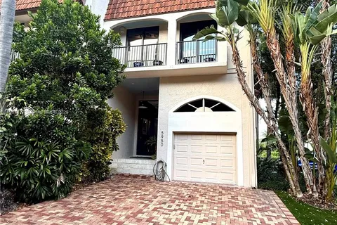 5950 Paradise Point Dr, Palmetto Bay FL 33157