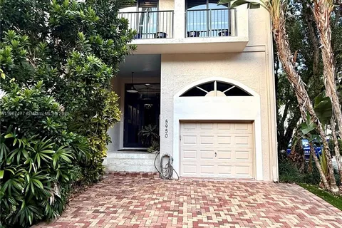 5950 Paradise Point Dr, Palmetto Bay FL 33157