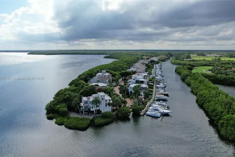 5950 Paradise Point Dr, Palmetto Bay FL 33157