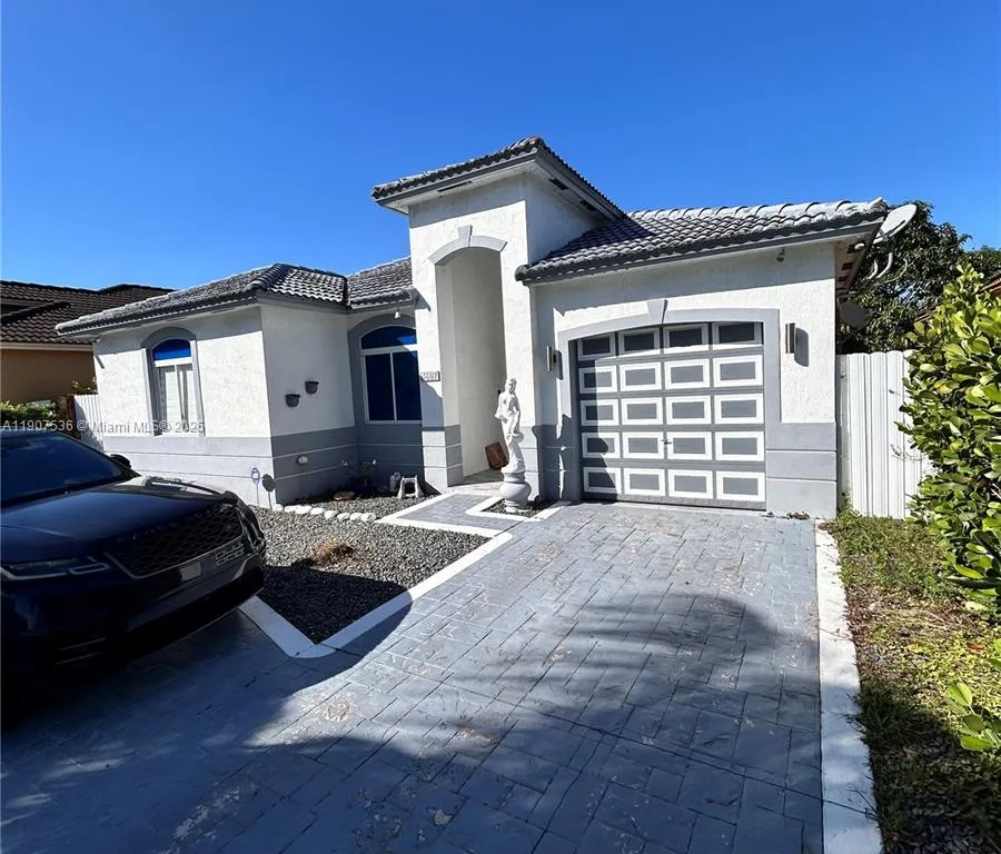 4607 NW 165th St, Miami Gardens FL 33054