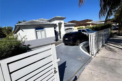 4607 NW 165th St, Miami Gardens FL 33054