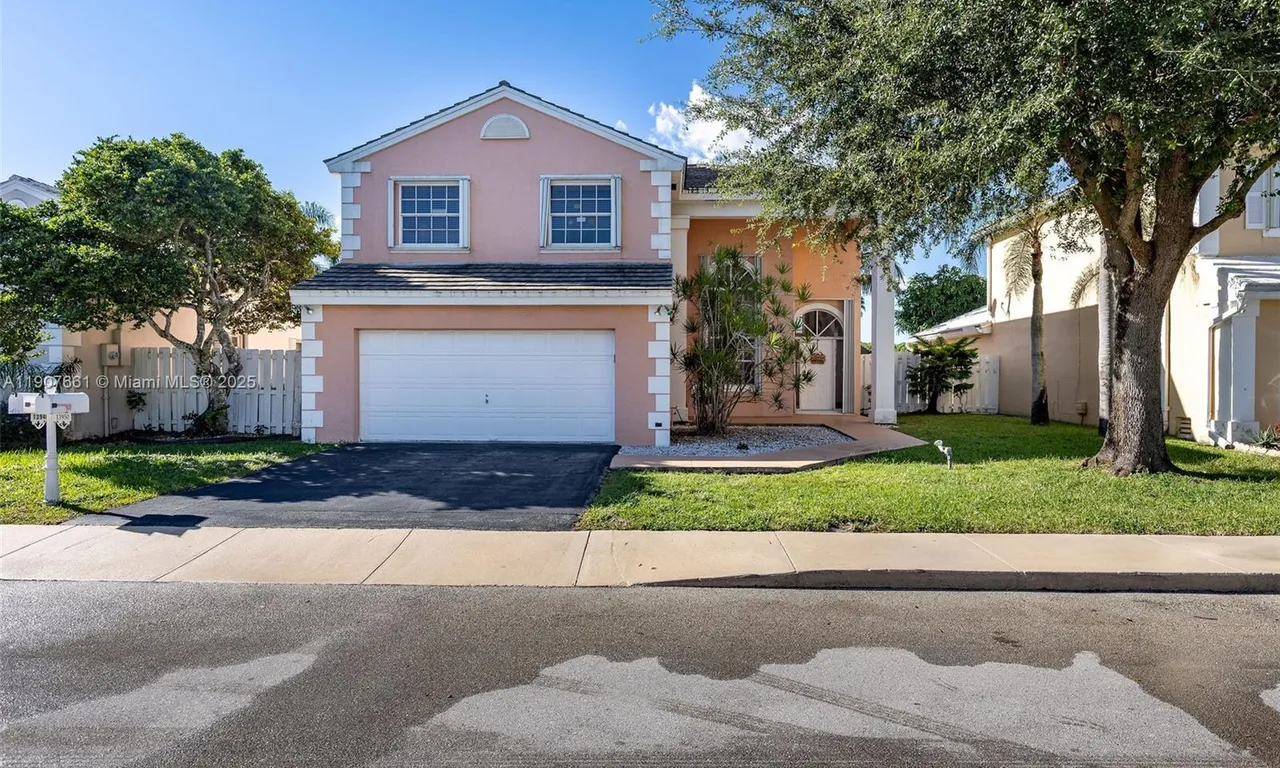 13950 Oak Ridge Dr, Davie FL 33325