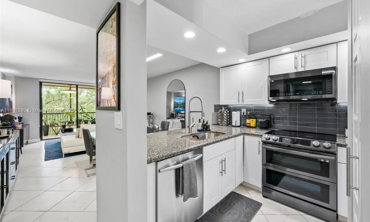 6800 Cypress Rd # 513, Plantation FL 33317