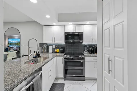 6800 Cypress Rd # 513, Plantation FL 33317