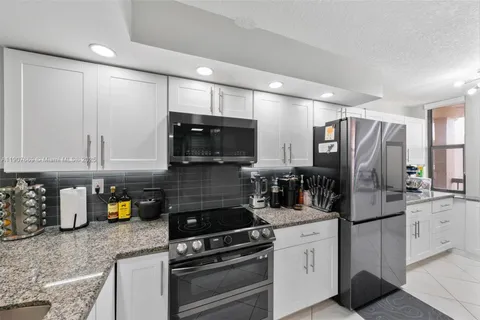 6800 Cypress Rd # 513, Plantation FL 33317