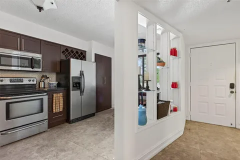 2206 S Cypress Bend Dr # 301, Pompano Beach FL 33069