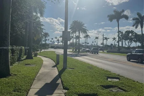 1610 Presidential Way # 307, West Palm Beach FL 33401