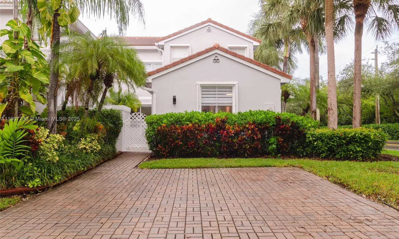 1115 cherryapalm, Hollywood FL 33019