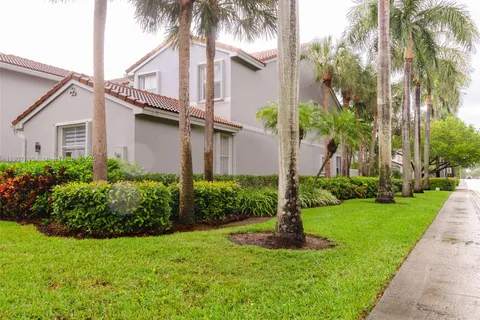 1115 cherryapalm, Hollywood FL 33019