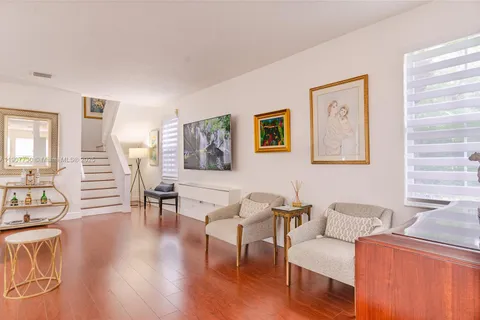 1115 cherryapalm, Hollywood FL 33019