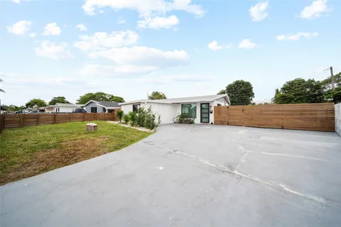 1889 NW 6th Ave, Pompano Beach FL 33060