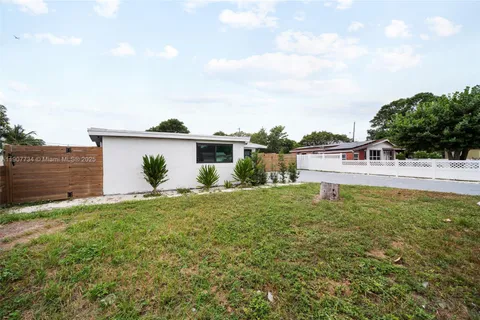 1889 NW 6th Ave, Pompano Beach FL 33060