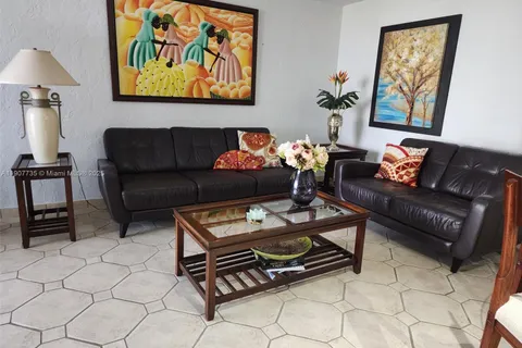 600 Parkview Dr # 911, Hallandale Beach FL 33009