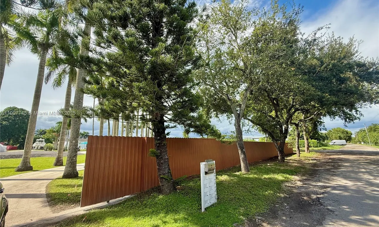 35220 SW 213th Ave, Homestead FL 33034