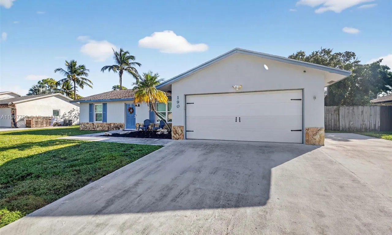 190 Martin Cir, Royal Palm Beach FL 33411