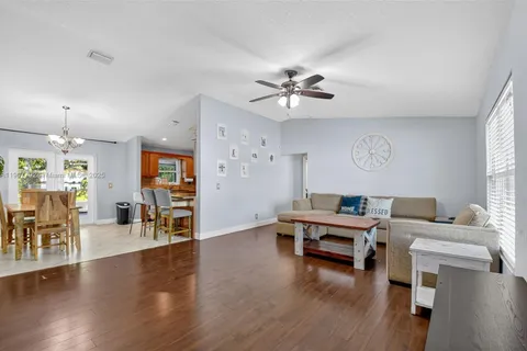 190 Martin Cir, Royal Palm Beach FL 33411