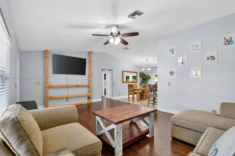 190 Martin Cir, Royal Palm Beach FL 33411