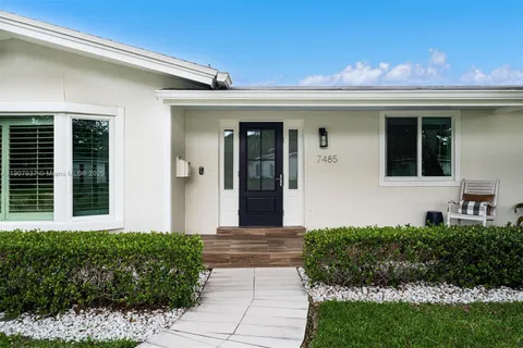 7485 SW 159th Ter, Palmetto Bay FL 33157