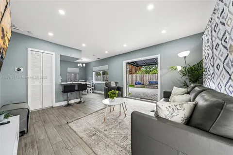 1400 NE 14th St, Fort Lauderdale FL 33304