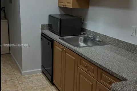 2952 NW 55th Ave # 2D, Lauderhill FL 33313