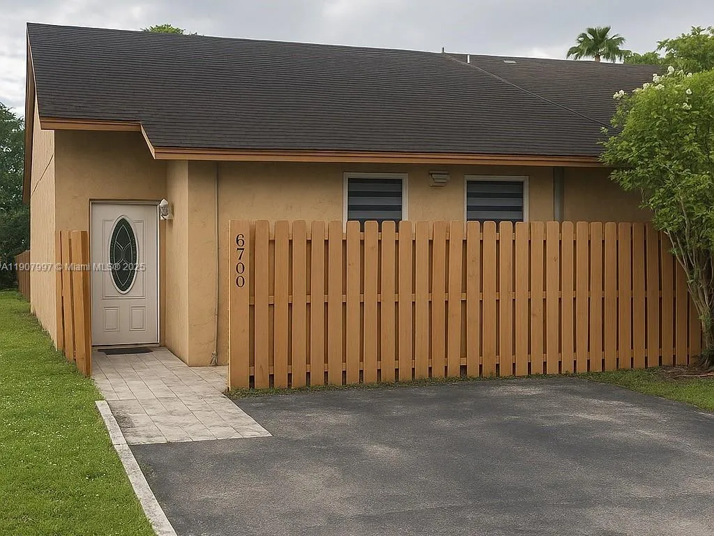 6700 NW 190th St, Hialeah FL 33015