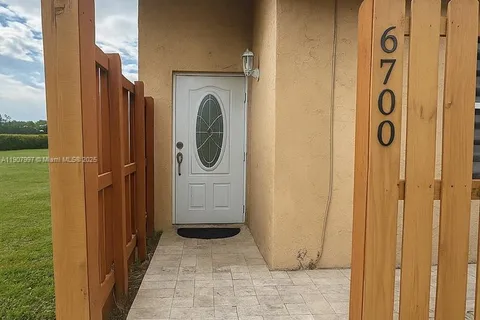 6700 NW 190th St, Hialeah FL 33015