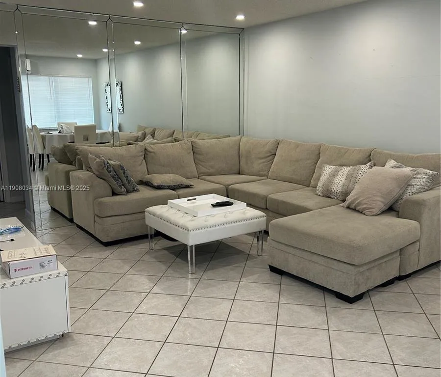 800 SW 11th Ave # 19A, Hallandale Beach FL 33009