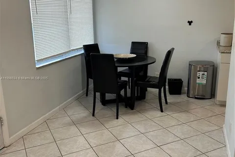 800 SW 11th Ave # 19A, Hallandale Beach FL 33009