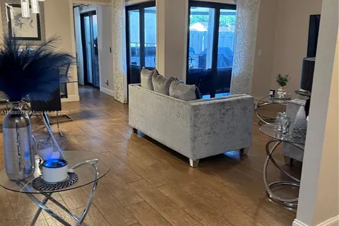 6377 NW 170th Ln, Hialeah FL 33015