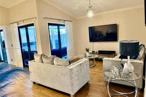 6377 NW 170th Ln, Hialeah FL 33015