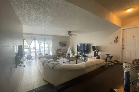 4850 SW 63rd Ter # 322, Davie FL 33314