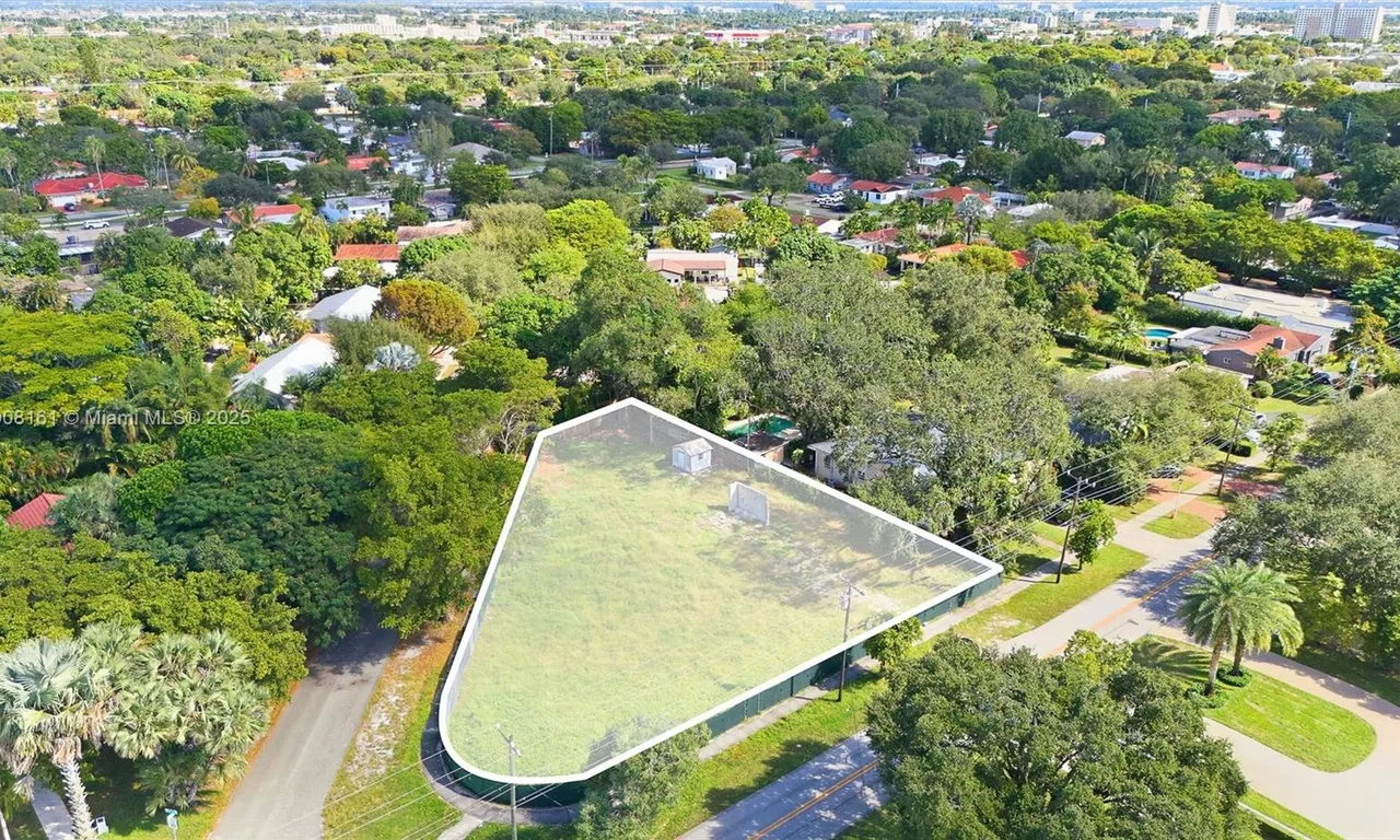 281 Hunting Lodge Dr, Miami Springs FL 33166