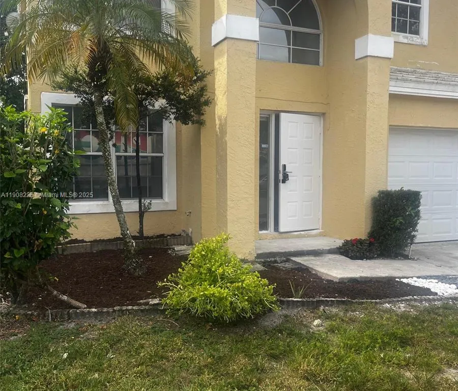 9454 NW 8th Cir, Plantation FL 33324
