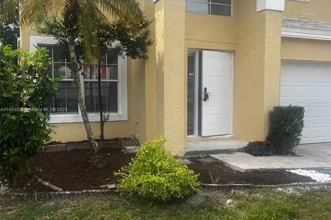 9454 NW 8th Cir, Plantation FL 33324