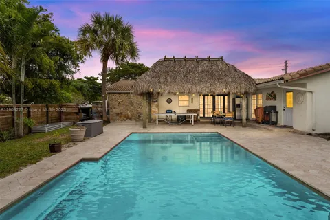 1220 E Hawthorne Cir, Hollywood FL 33021