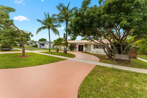 1220 E Hawthorne Cir, Hollywood FL 33021