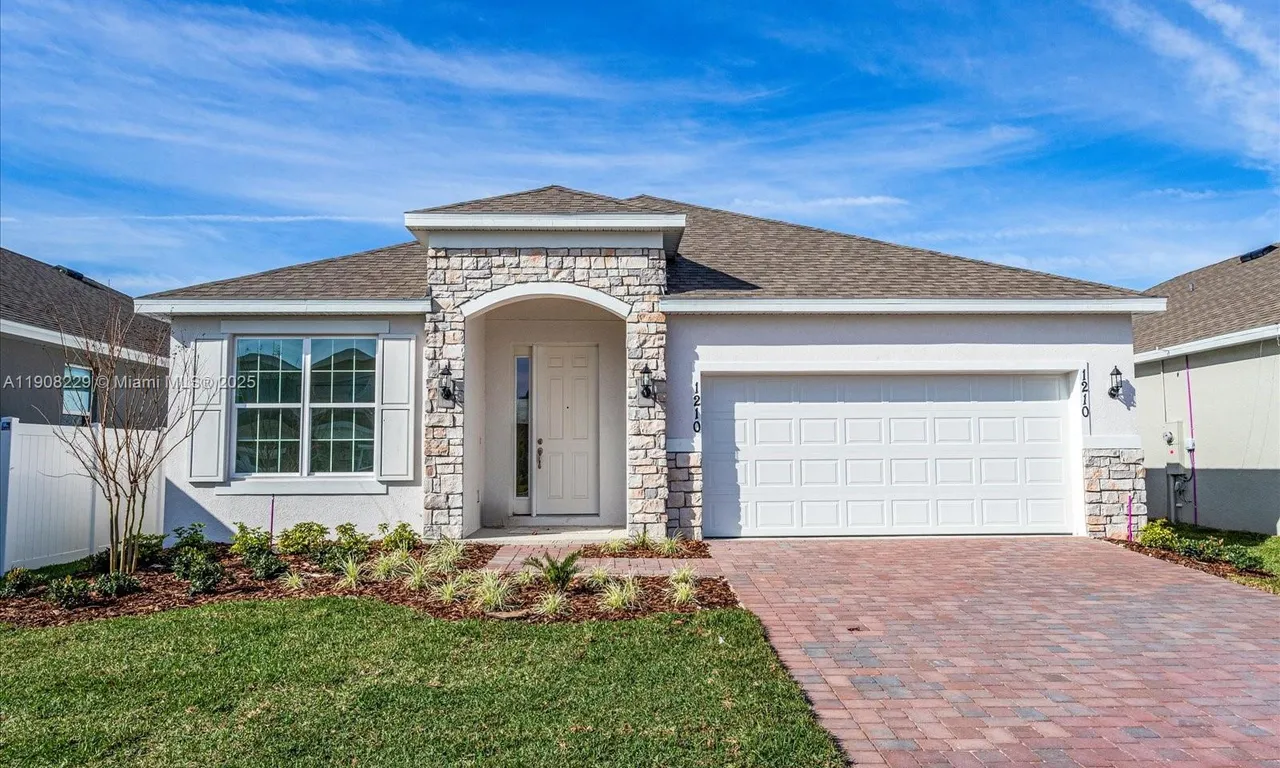 5493 NW Camberly Court, Port St. Lucie FL 34987