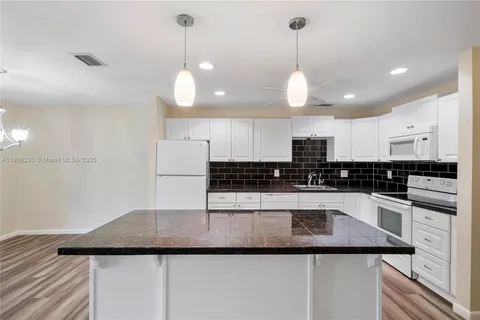 1022 NW 88th Ave # C100, Plantation FL 33322
