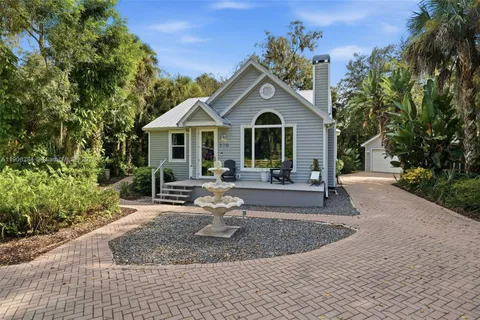 270 River Oaks Dr, La Belle FL 33935