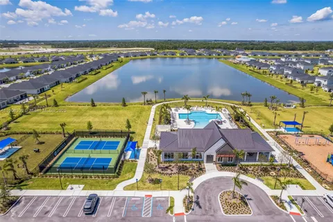 10669 NW Suncrest Loop, Port St. Lucie FL 34987