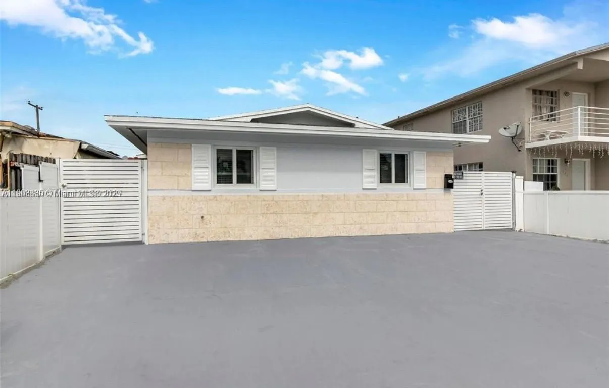 329 W 18th St, Hialeah FL 33010