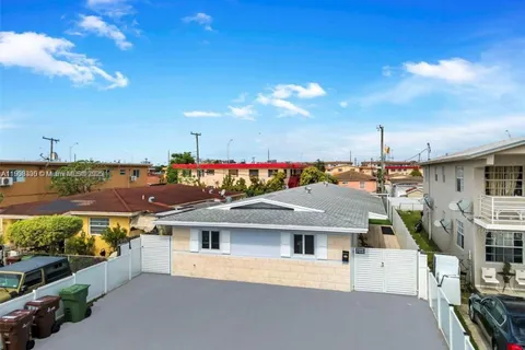 329 W 18th St, Hialeah FL 33010